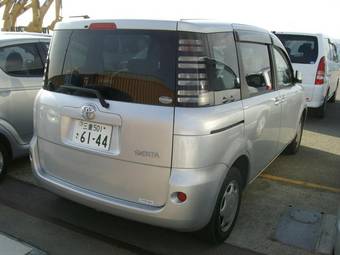 2003 Toyota Sienta Pictures