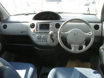 2003 Toyota Sienta Photos