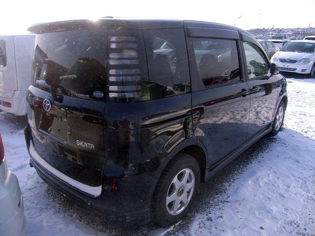 2004 Toyota Sienta