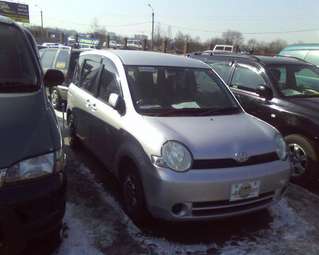 2004 Toyota Sienta Pictures