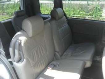 2004 Toyota Sienta Pictures