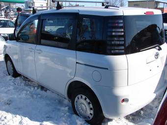 2004 Toyota Sienta Pictures