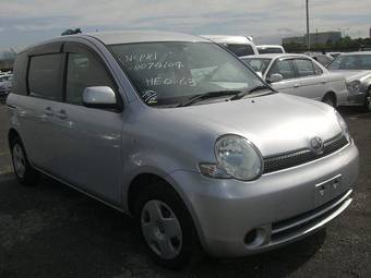 2004 Toyota Sienta Photos