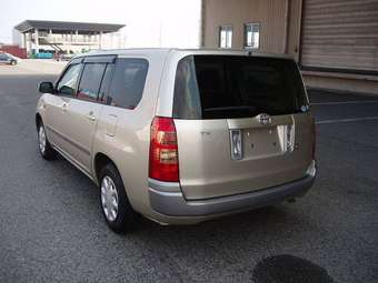 2005 Toyota Succeed Images