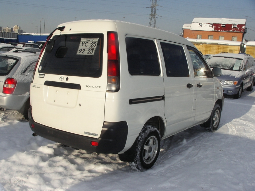 2000 Toyota Town Ace Pics