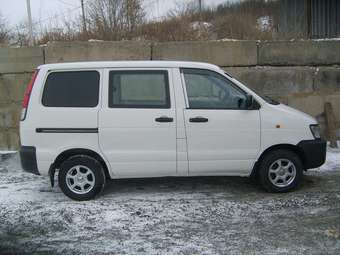 2004 Toyota Town Ace Photos