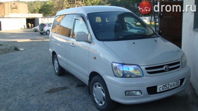 2000 Toyota Town Ace Noah