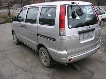 2000 Toyota Town Ace Noah Photos