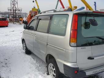 2001 Toyota Town Ace Noah Photos