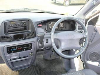 2004 Toyota Town Ace Van Photos