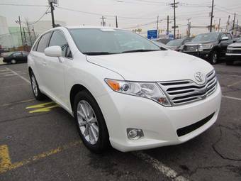 2010 Toyota Venza Photos