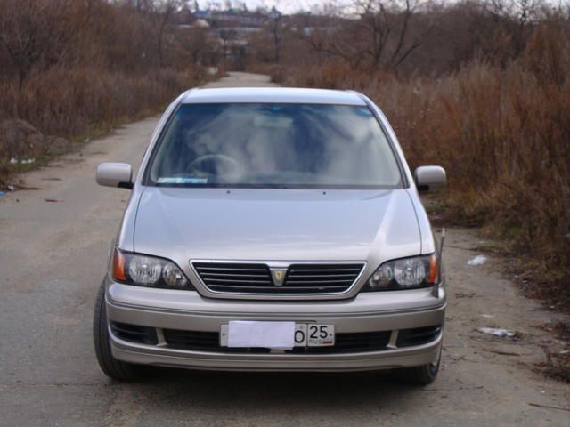 2000 Toyota Vista