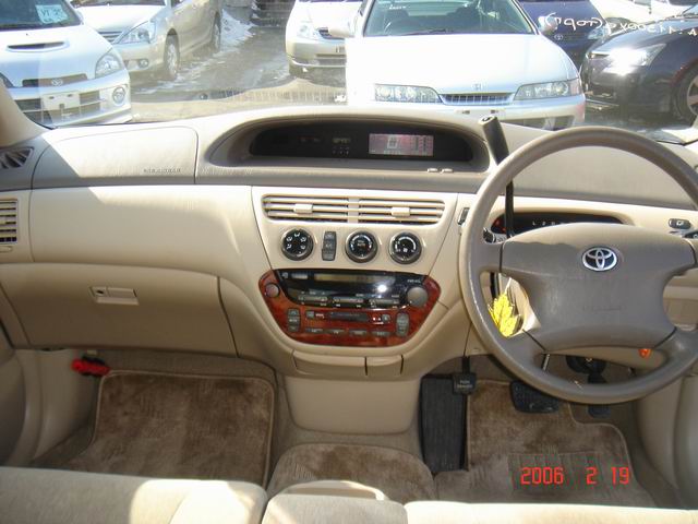 2002 Toyota Vista Photos