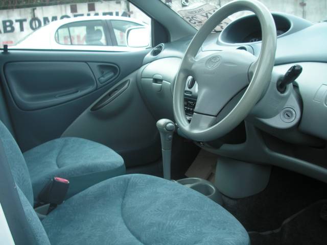 2000 Toyota Vitz