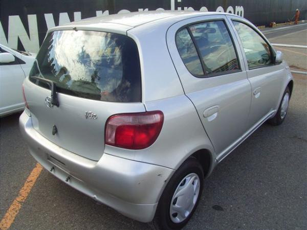 2000 Toyota Vitz Pics