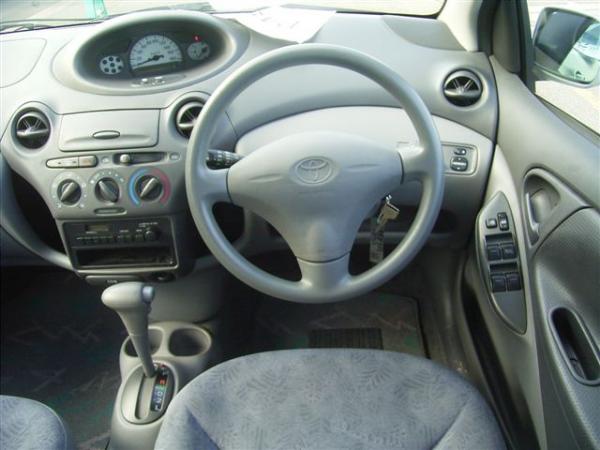 2000 Toyota Vitz Pictures