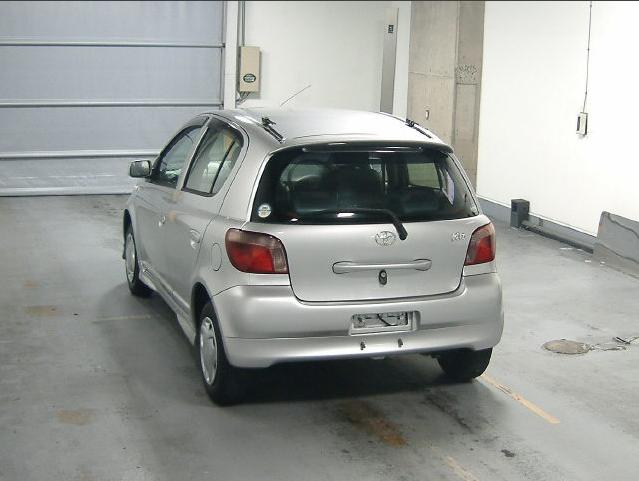 2000 Toyota Vitz Pictures