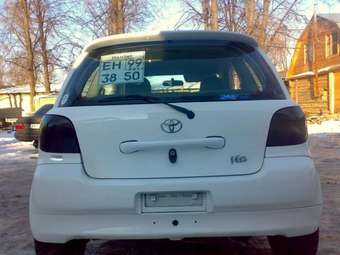 2000 Toyota Vitz Photos