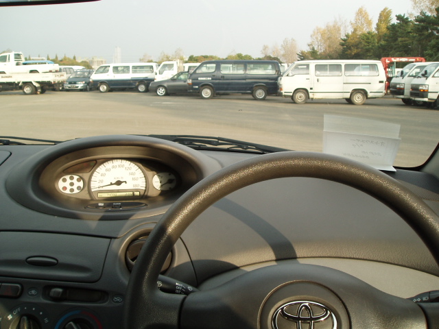 2002 Toyota Vitz Pics