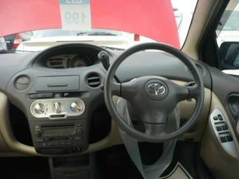 2004 Toyota Vitz Images