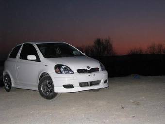 2004 Toyota Vitz Photos