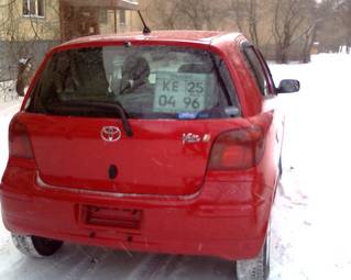 2004 Toyota Vitz Photos