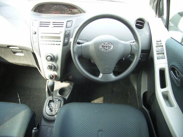 2005 Toyota Vitz