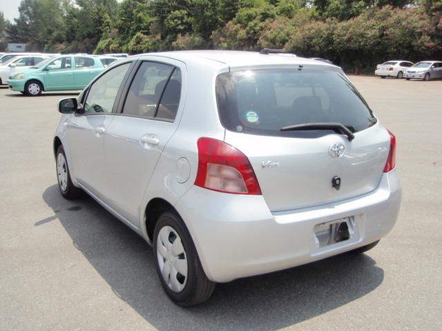 2005 Toyota Vitz