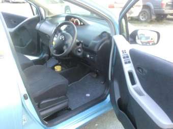 2005 Toyota Vitz Pics