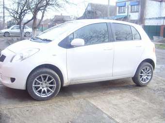 2005 Toyota Vitz Pictures