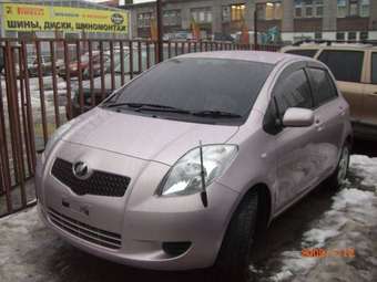 2005 Toyota Vitz Photos