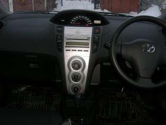 2005 Toyota Vitz Pictures