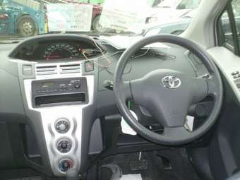 2005 Toyota Vitz Pictures