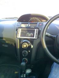 2005 Toyota Vitz Pictures