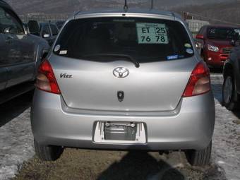 2005 Toyota Vitz Photos