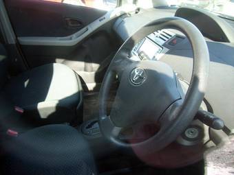 2005 Toyota Vitz Pictures