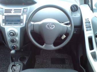 2005 Toyota Vitz Images