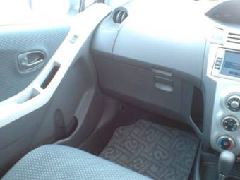 2005 Toyota Vitz Pictures