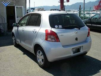 2005 Toyota Vitz Photos