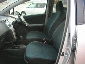 2005 Toyota Vitz Photos