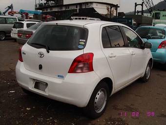 2005 Toyota Vitz Photos