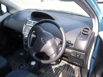 2005 Toyota Vitz Pictures