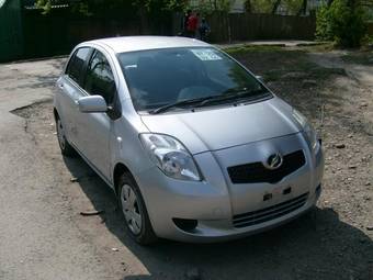 2005 Toyota Vitz Pictures