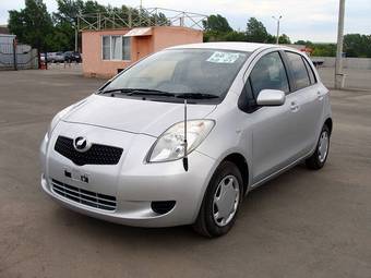 2005 Toyota Vitz Pics