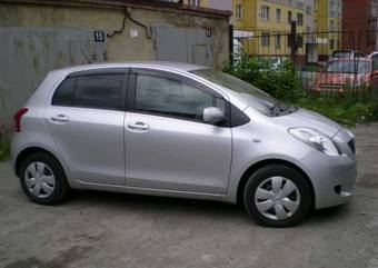 2005 Toyota Vitz Photos