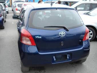 2005 Toyota Vitz Photos