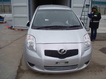 2005 Toyota Vitz Photos