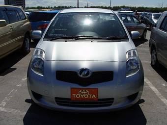 2006 Toyota Vitz Images