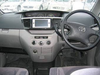 2003 Toyota Voxy Photos