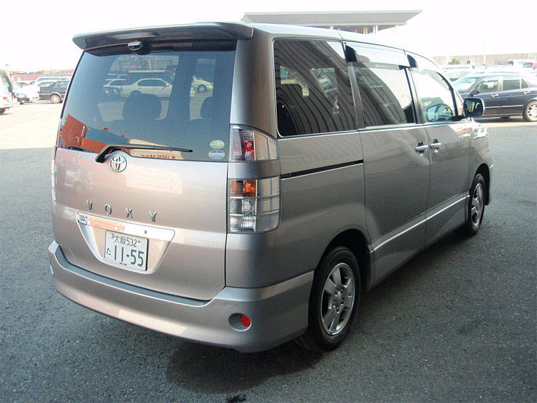 Toyota voxy 2004